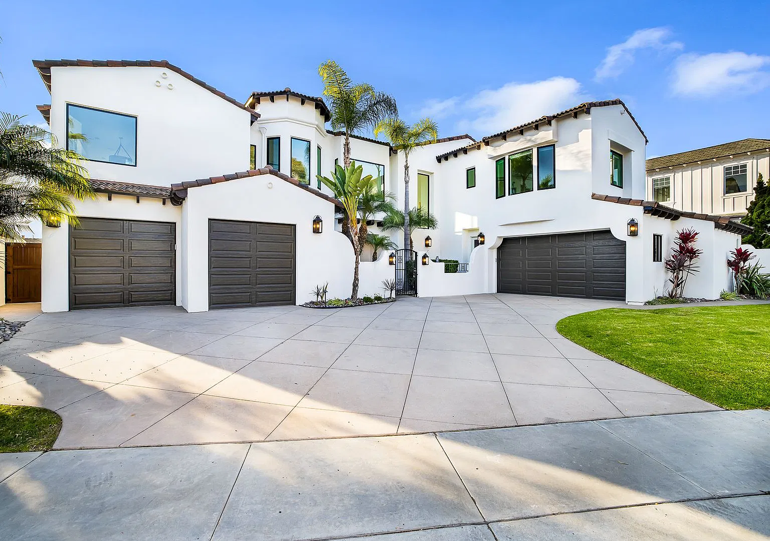 1070 Coronado Avenue — Photo 1
