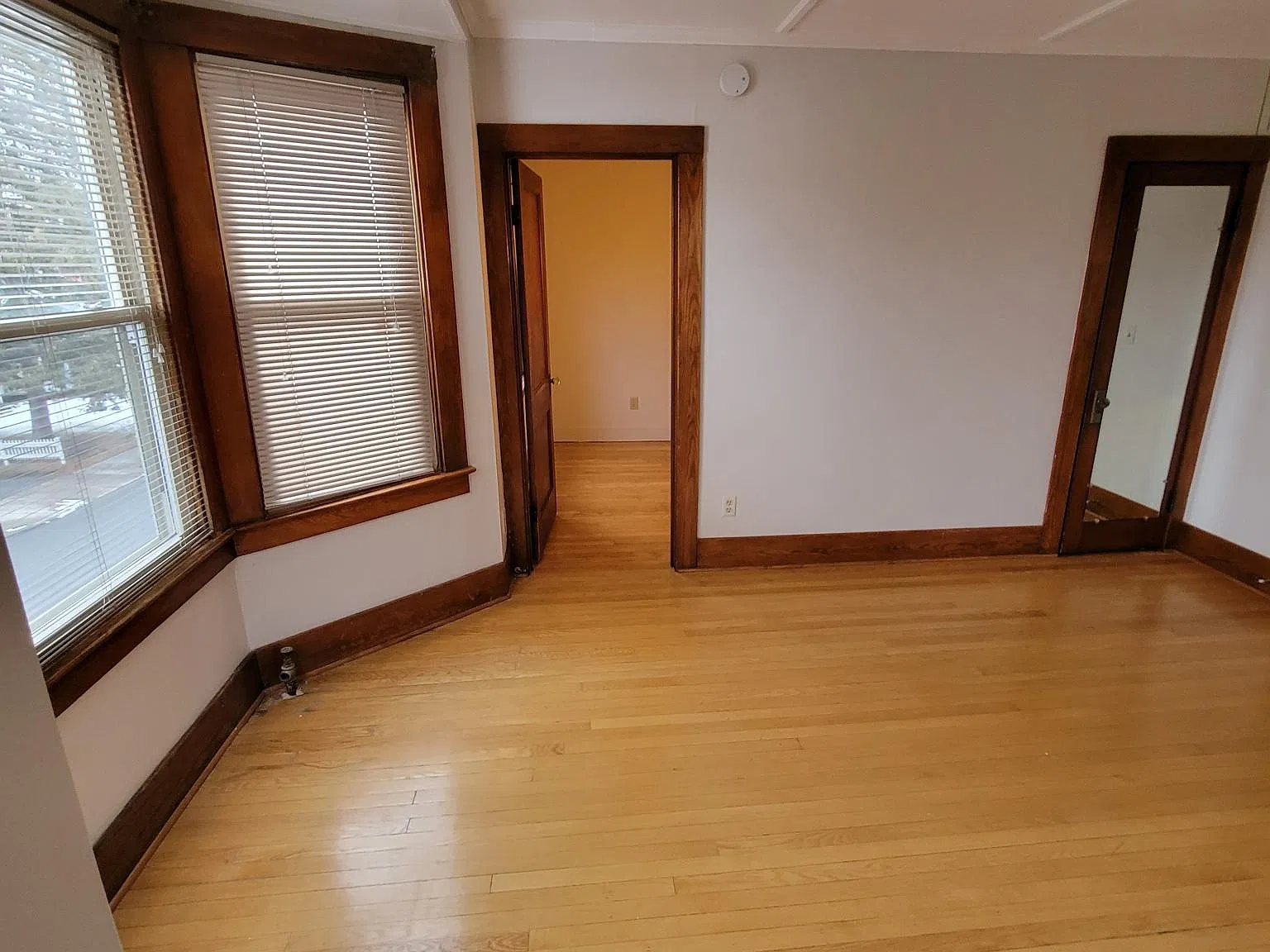 3 bed, 1105 sqft, $1,750 — Photo 3