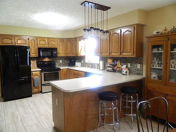 4th image of 266 Jemma Dr