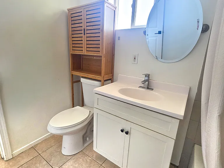 13784 Herrick Ave #B — Photo 7
