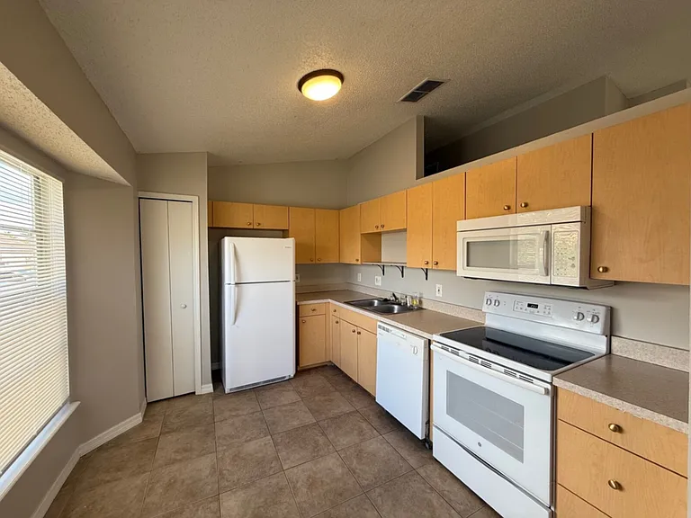 226 Panorama Dr — Photo 3