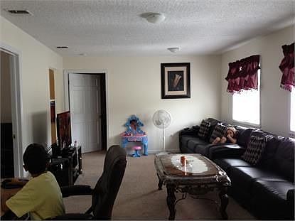 2nd image of 4 Beaverbrook Rd APT E