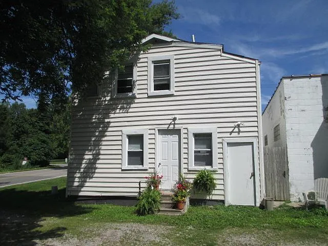 1399 Mooreville Rd photo 1