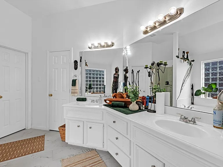 5805 Windy Knoll Ln — Photo 11