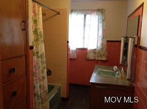 5th image of 3405 Elm St