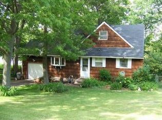 11 Flagpole Ln, Setauket, NY 11733