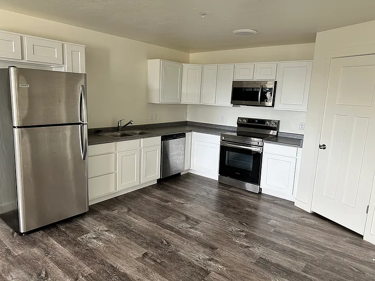 1481 S Spring Creek Dr #302 — Photo 2