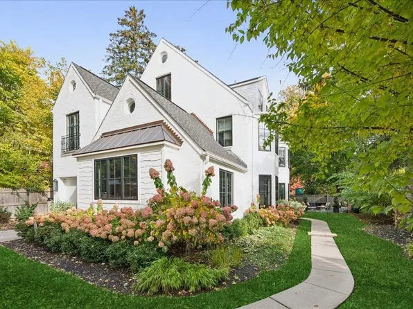 335 Fairview Ave, Winnetka, IL 60093