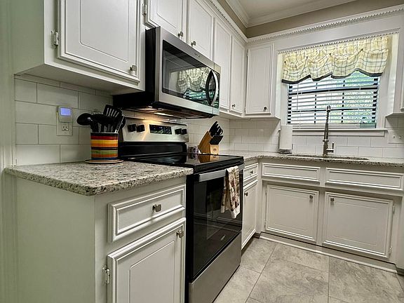 5th image of 538 Bradford Dr