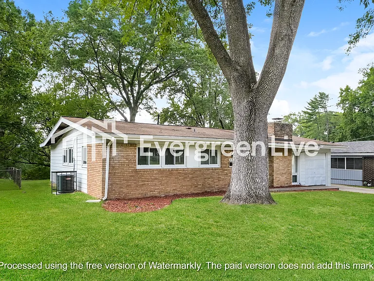 355 Allen Dr — Photo 2