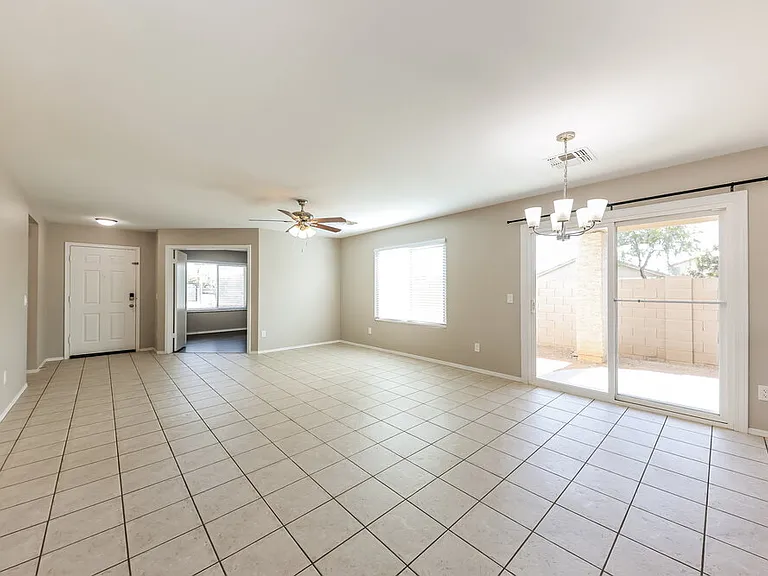 10509 W Angels Ln — Photo 4