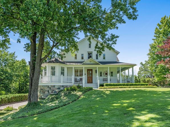 1502 Old Salem Ct, Birmingham, MI 48009