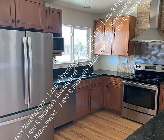 9628 Helio Dr — Photo 2
