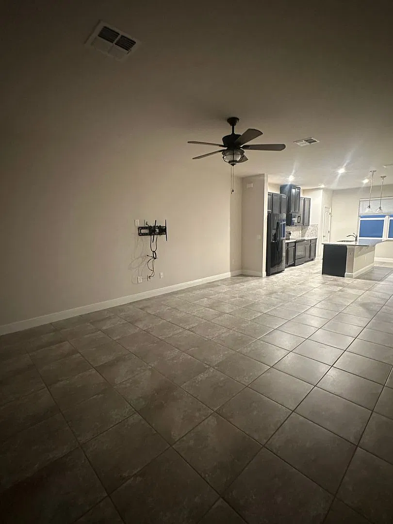 Beautiful 3 Bedroom, 2.5 Bath Winter Garden Townhome with Private Courtyard & 2-Car Garage! — Photo 3