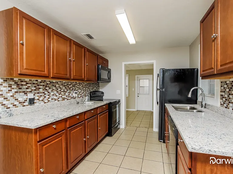 1521 Burgess Ct — Photo 3