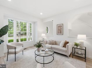 4067 Fountainside Ln, Fairfax, VA 22030