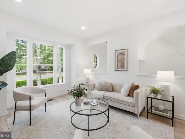 4067 Fountainside Ln, Fairfax, VA 22030