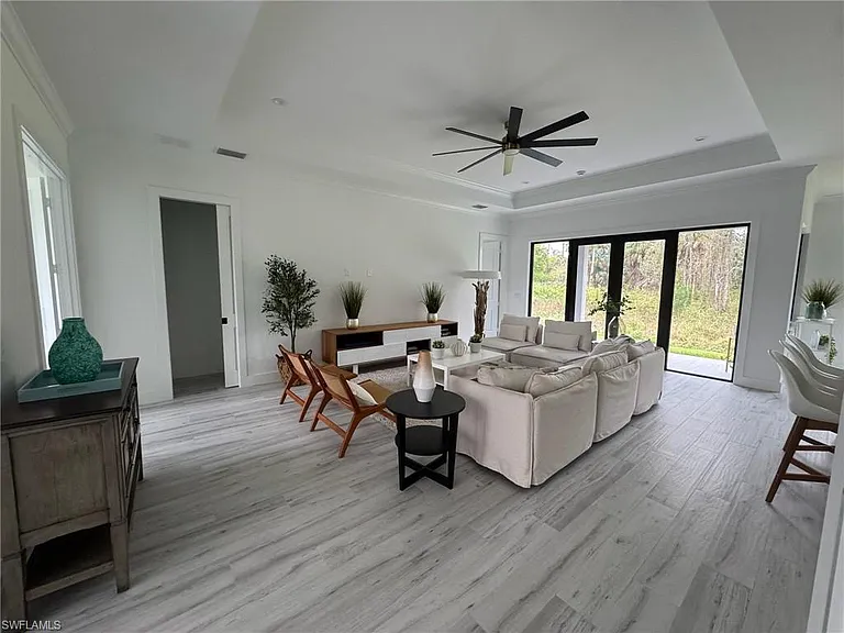 308 Golden Gate Blvd E — Photo 8