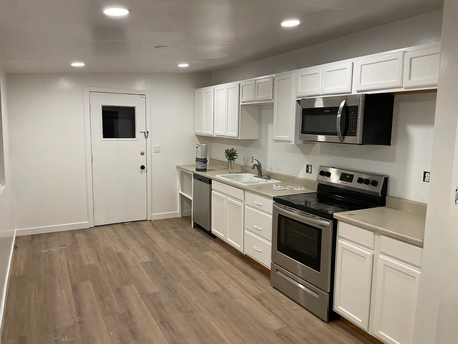3 bed, 1020 sqft, $2,195 — Photo 4