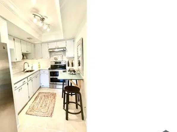 7801 11th St N APT 304, Saint Petersburg, FL 33702