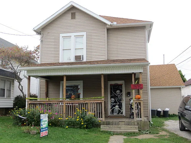 189 E Mark St photo 1