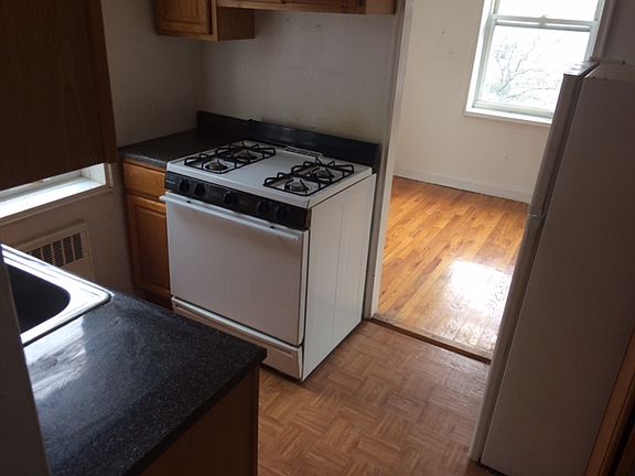 3rd image of 14325 84th Dr APT 6K
