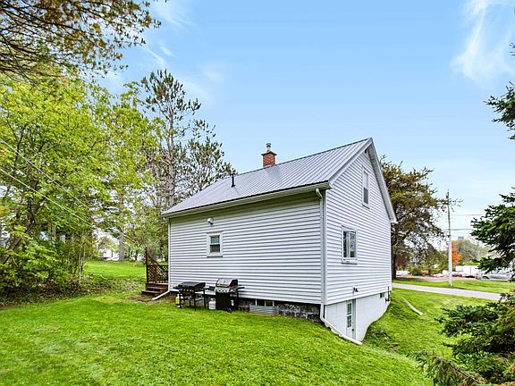 3rd image of 40 Charles St