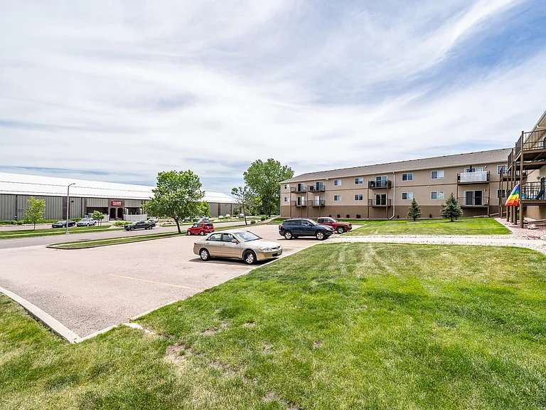 Sierra Vista Apartments — Photo 12