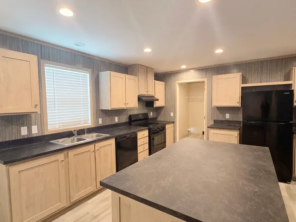 9 New Hampshire Cir, Elyria, OH 44035