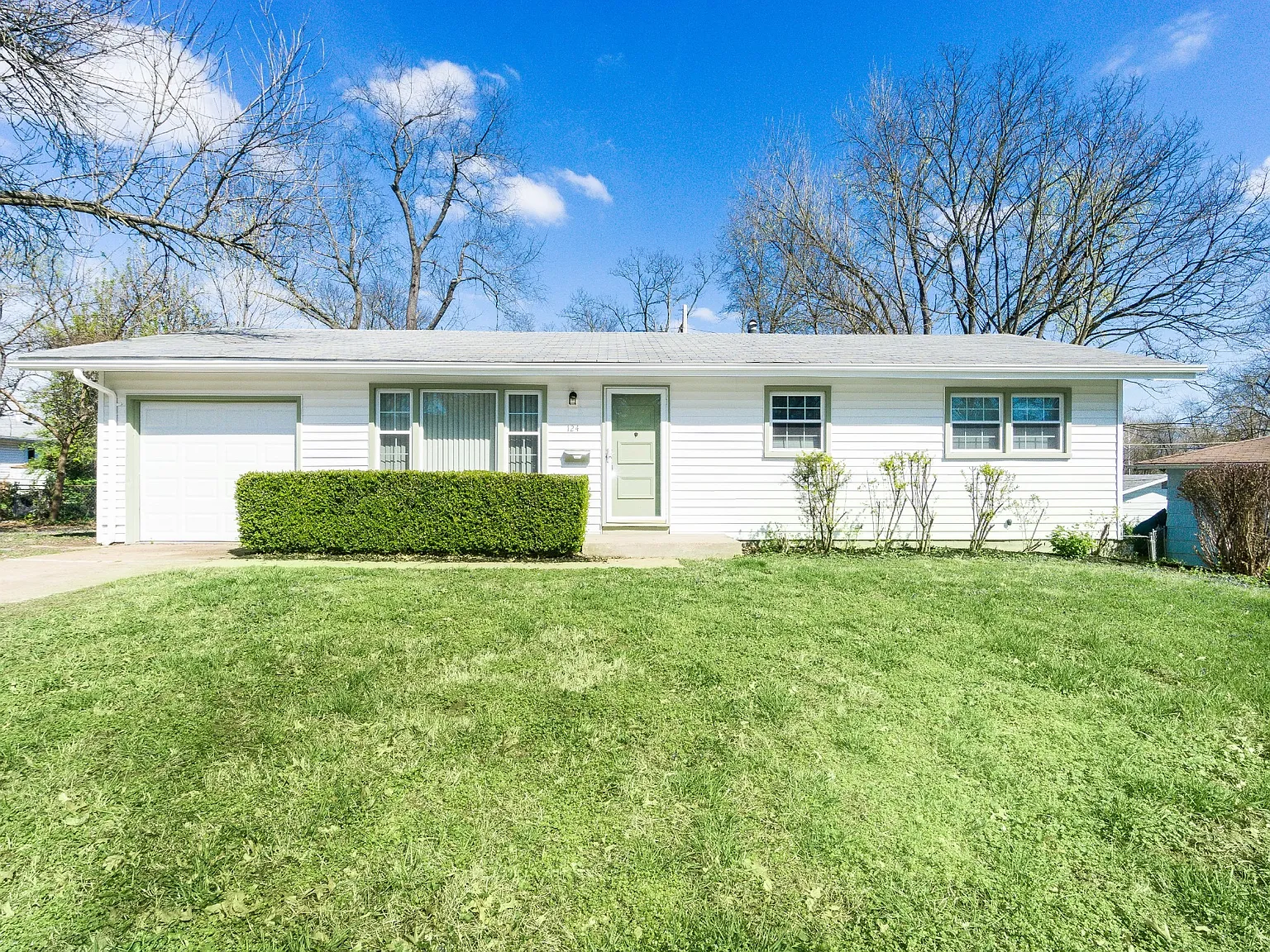 124 Bayview Dr photo 1