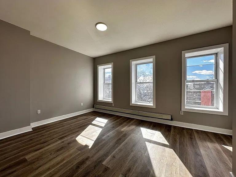 372 Forrest St #2E — Photo 9