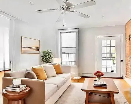 42 Avenue B — Photo 2