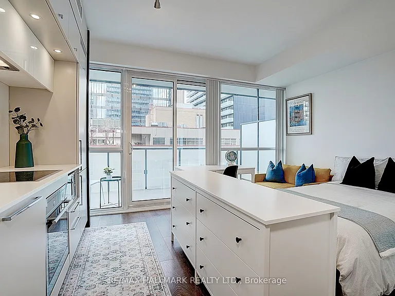 15 Grenville St #1406 — Photo 20