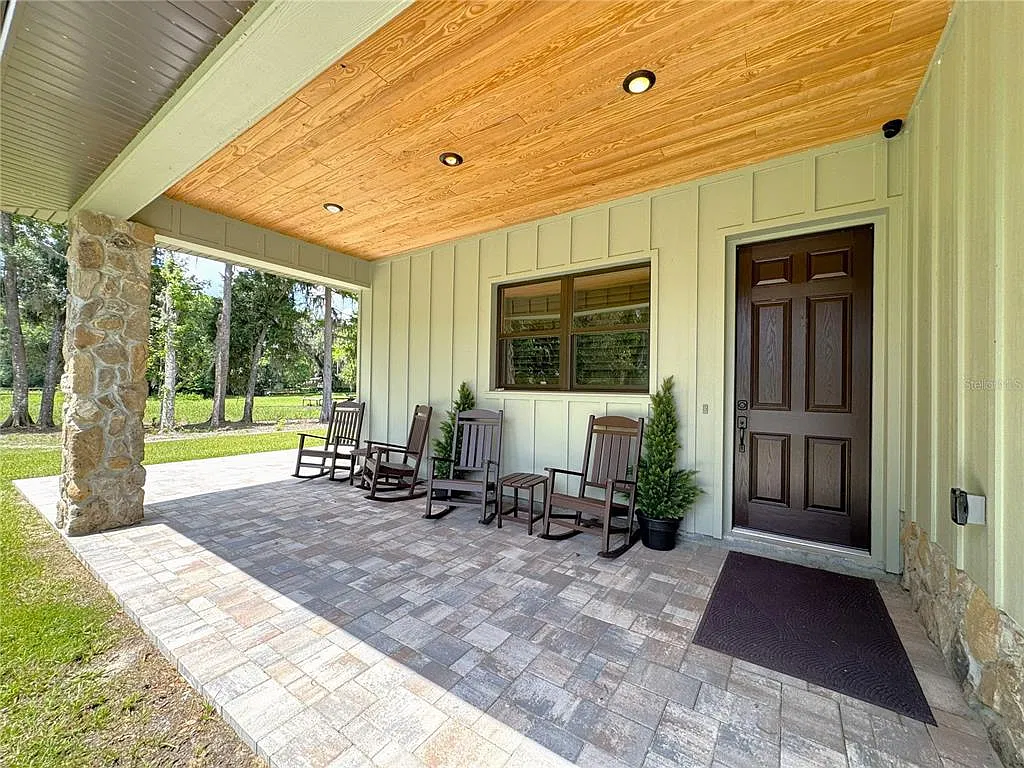4 bed, 3.0 bath, 2000 sqft, $3,500 — Photo 2