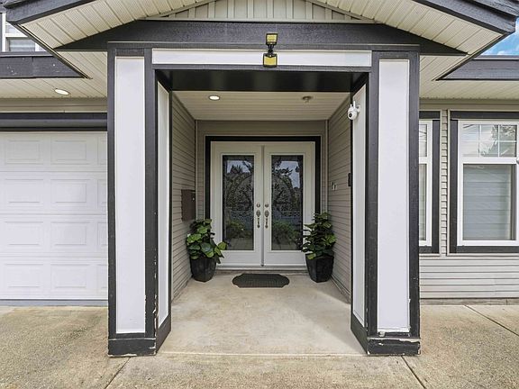 4th image of 13869 Brentwood Cres