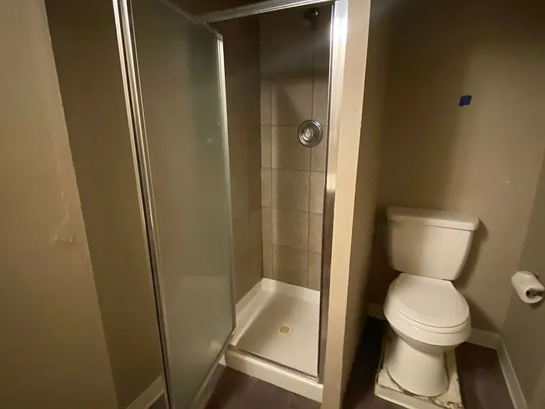 5 bedroom, 2 bath House-Cheney! Right on campus!! — Photo 22