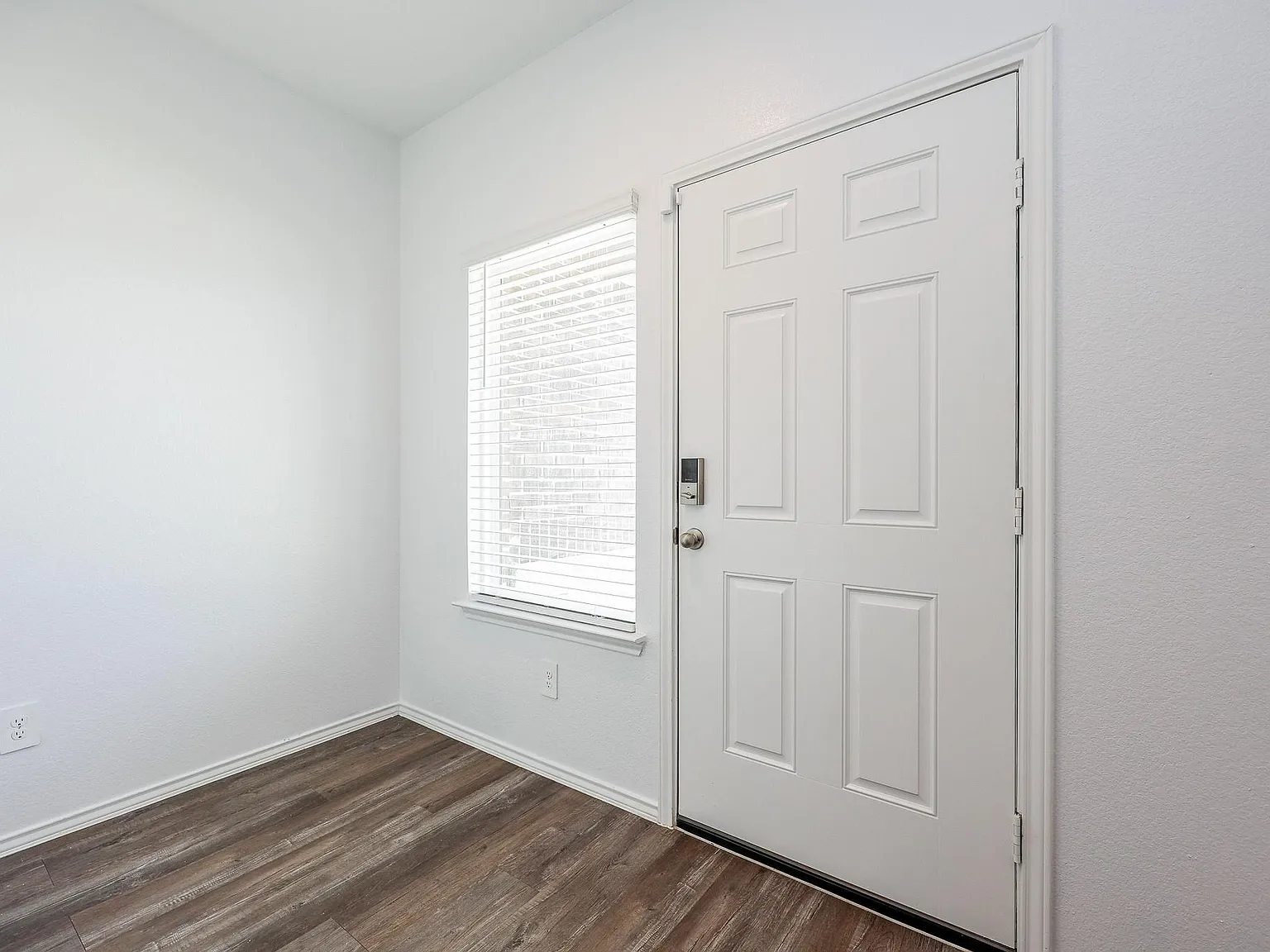 4 bed, 2.5 bath, 2295 sqft, $2,350 — Photo 4
