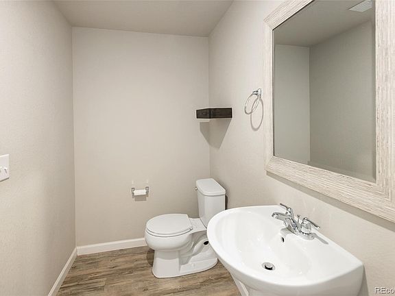 3rd image of 1033 Oak Circle
