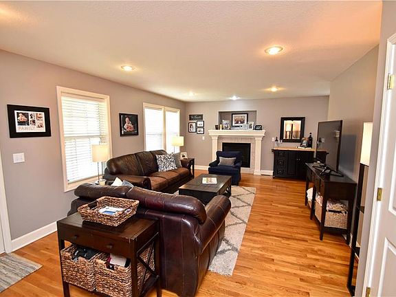 5th image of 8205 Belleview Ave