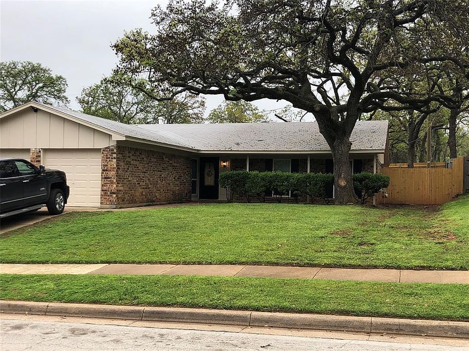 1st image of 2101 Warwick Dr