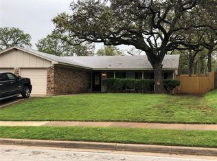 2101 Warwick Dr, Arlington, TX 76015