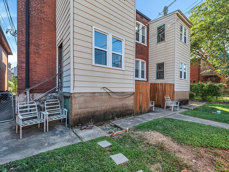 2107 Russell Blvd #2E — Photo 20