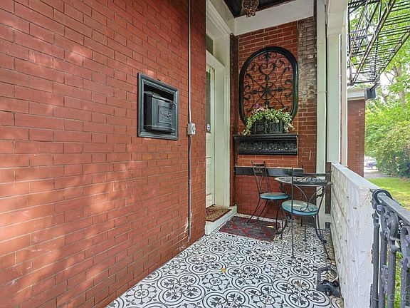 4th image of 445 Ludlow Ave