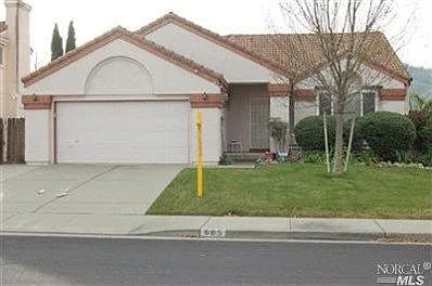 685 Laurelwood Cir photo 1