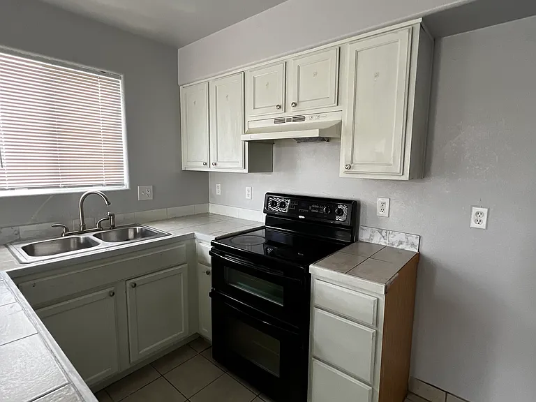 3316 W Jackson St #2 — Photo 5