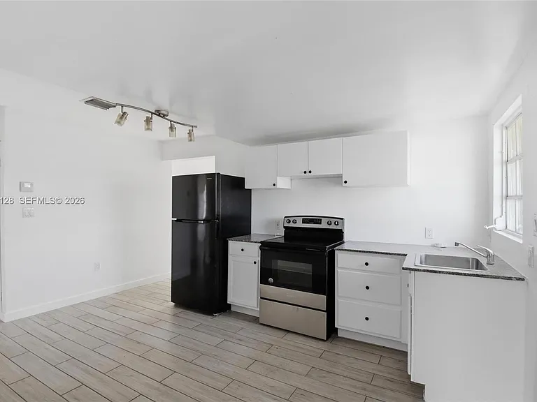 1035 NW 5th St #4 — Photo 4
