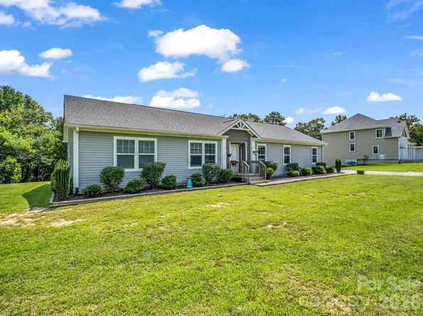 213 Big Oak Rd, Hendersonville, NC 28792