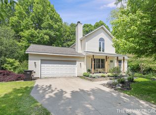 5829 Ellcourt Dr, Fennville, MI