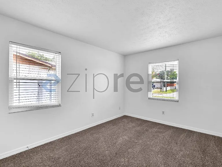 11706 Oban Ave — Photo 9