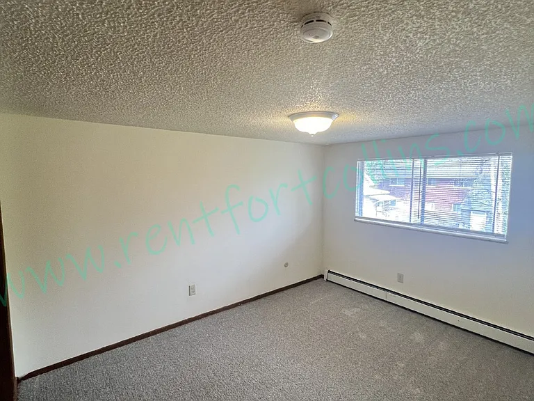576 W 10th St — Photo 19